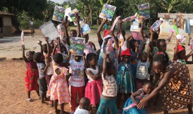 Côte d’Ivoire : 400 enfants de paysans mangent du chocolat pour la 1ère fois…
