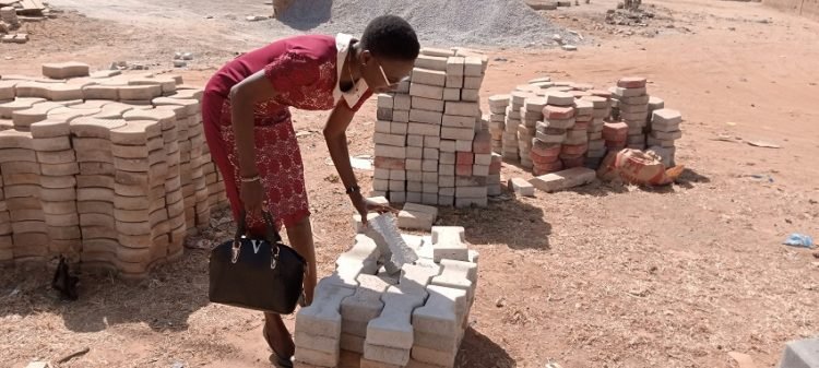 Burkina Faso-Entrepreneuriat : Rakiatou Zibaré, la femme du Btp qui défie les hommes !