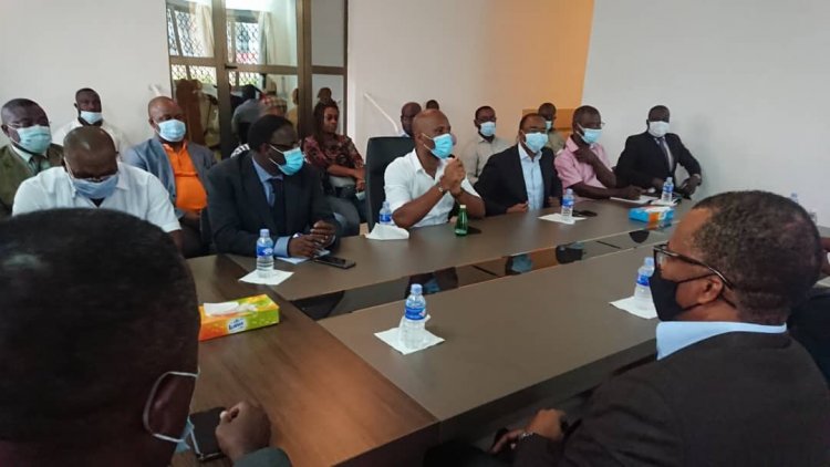 Côte d’Ivoire-Présidence de la Caf : le candidat Jacques Anouma reçu par Didier Drogba   