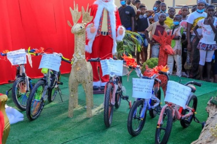 CI-Noël à Boundiali : la ministre Mariatou Koné donne le sourire à 3000 enfants   