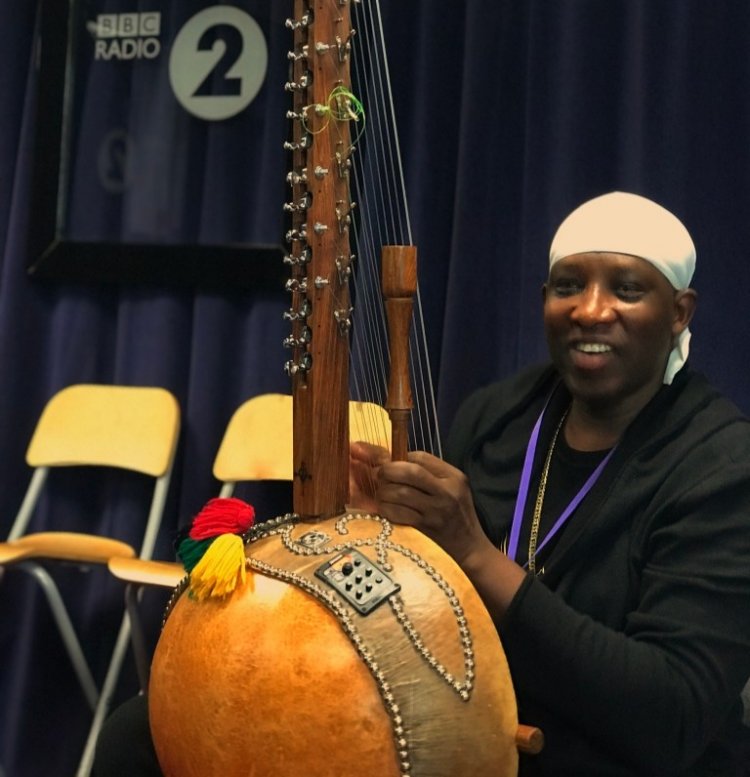 Monde : comment N’faly Kouyaté vend la culture africaine en Occident