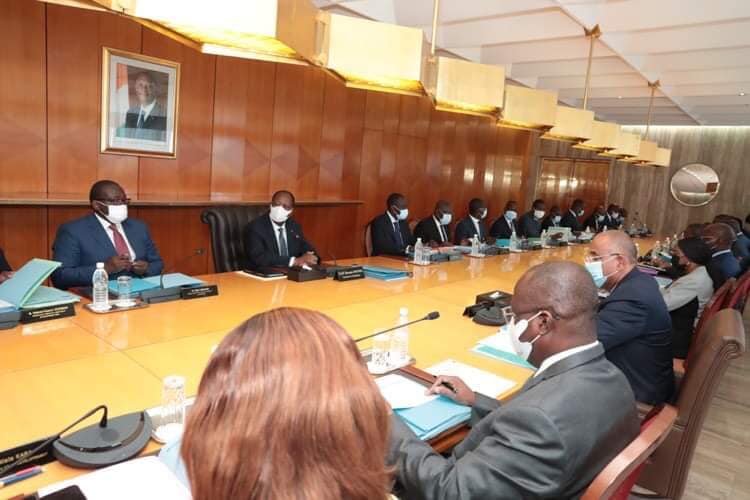 Côte d’Ivoire : « plus de sirènes et gyrophares » pour les ministres