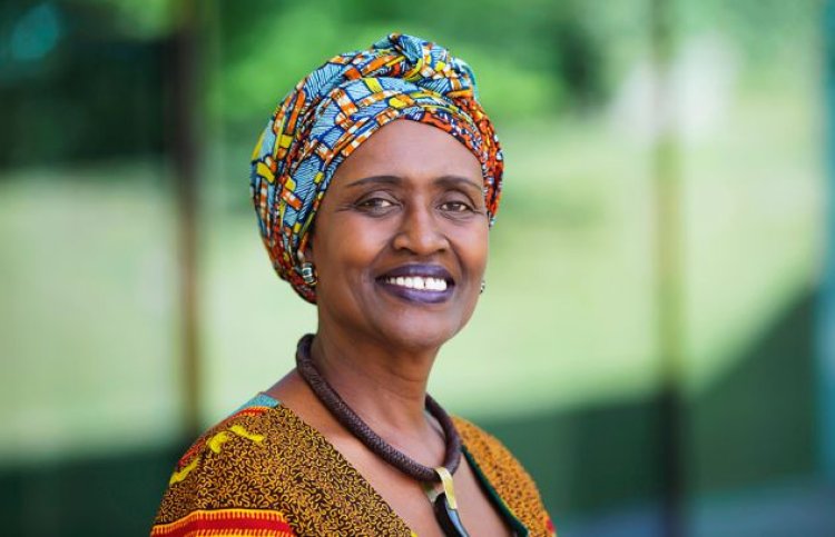 Monde (Santé) : « Sida : l’éradication d’ici à 2030 » (Winnie Byanyima, D.E. Onusida)