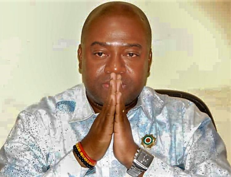 Côte d’Ivoire (Iffou-Agriculture) : le député Olivier Akoto offre des kits à 20 associations féminines   