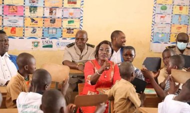 Côte d’Ivoire (1er mai 2022) : le bel « hommage » de Mariatou Koné « aux enseignants, éducateurs et formateurs »