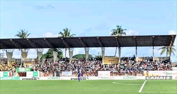 Côte d’Ivoire (Marcory-Stade Champroux) : Asec-Lys : « le mur jaune relégué à un carré dans la tribune populaire » (F. Dédé, journaliste sportif)