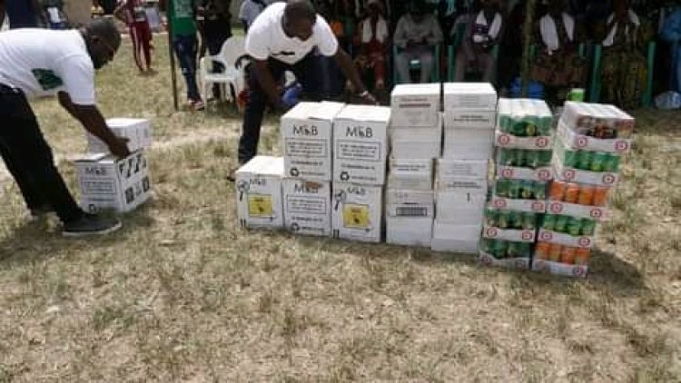 Côte d’Ivoire (San Pedro-Djouroutou) : Donatien Beugré fait don d'une ambulance médicalisée