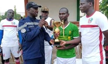 Côte d’Ivoire (Protection civile) : Anne Ouloto reçoit l’hommage des pompiers civils