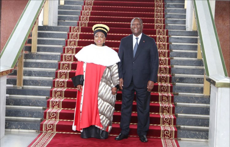 Côte d’Ivoire (Conseil constitutionnel) / Chantal Camara prête serment devant Ouattara