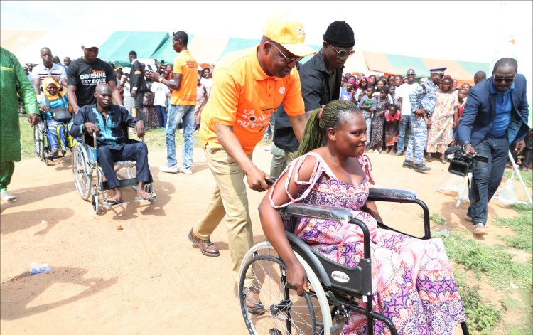 Côte d’Ivoire (CMU) / Vavoua : Ouattara règle 1 an de cotisations de 2 000 personnes à Bahoulifla