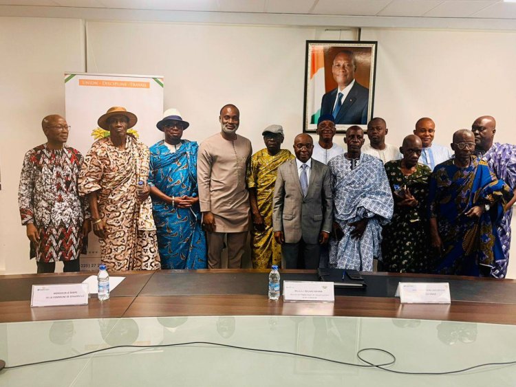 Bouaké Fofana préside une rencontre décisive pour résoudre les différends entre la chefferie d’Abatta et un opérateur de lotissement. (Ph)