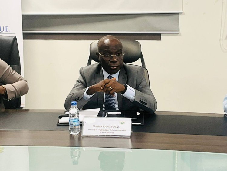 Bouaké Fofana préside une rencontre décisive pour résoudre les différends entre la chefferie d’Abatta et un opérateur de lotissement. (Ph)